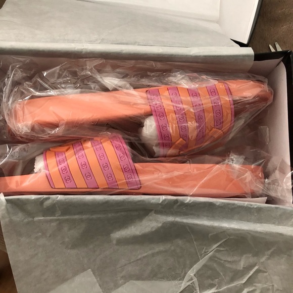 Pool Slides Chanel - Picture 2 of 4